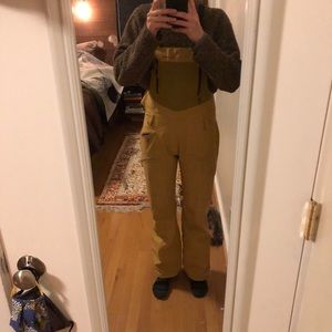 Dakine ski bibs! Women’s small! I am 5’9, 135 lbs